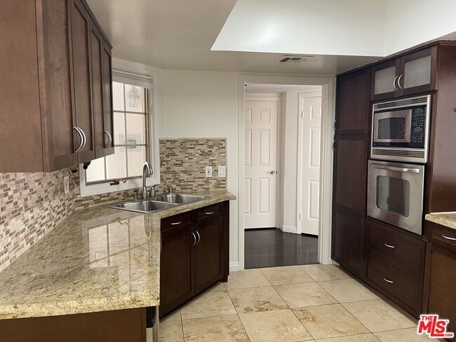 Photo - 431 N Doheny Dr