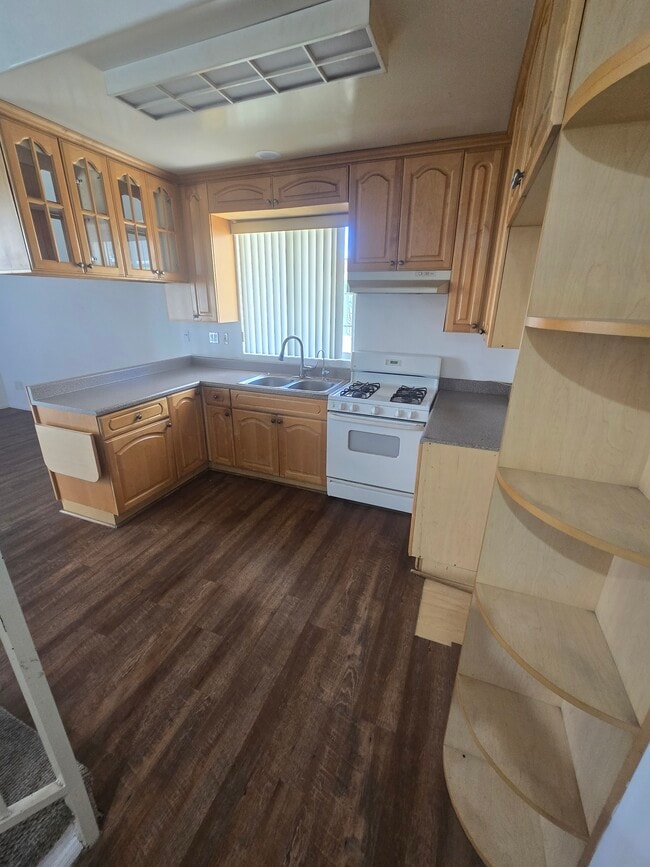 Photo - 335 E Providencia Ave Unit 101