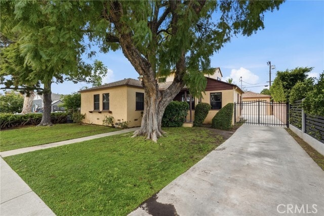 Photo - 6637 Balcom Ave