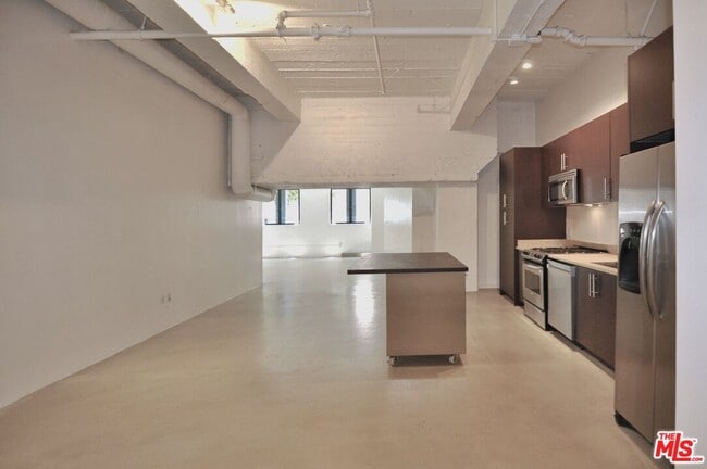 Building Photo - 849 S Broadway Unit M02