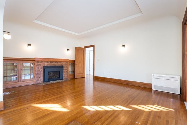 Photo - Charming Spanish in Kensington