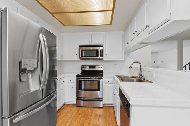 Building Photo - For Rent 3 Bed, 2.5 Bath Condo in Mesa Ver...