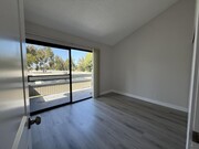 Photo - 110 N Richmont Dr House