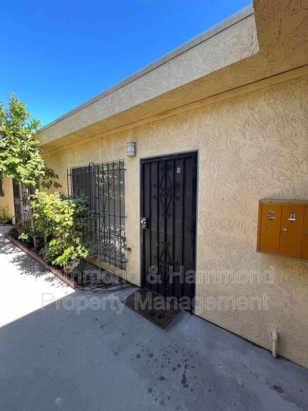 Building Photo - 7924 Laurel Canyon Blvd Unit #9