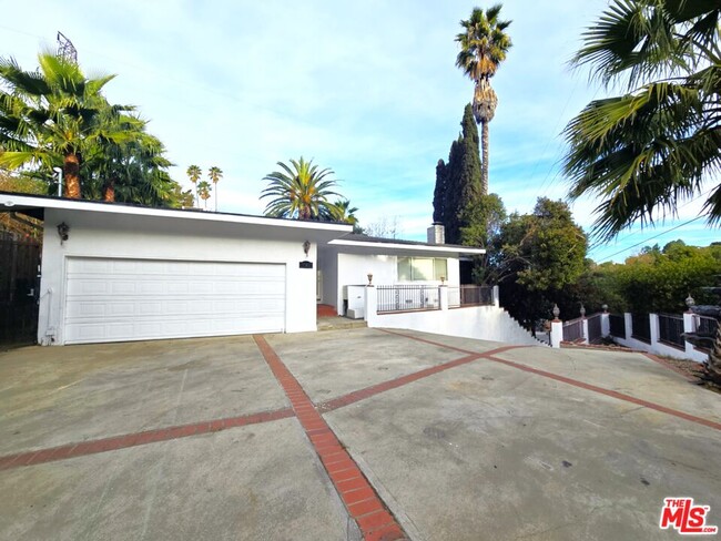 Photo - 3057 Laurel Canyon Blvd House
