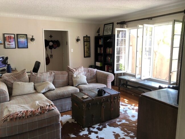 Building Photo - 800 Alandele Ave Unit 800