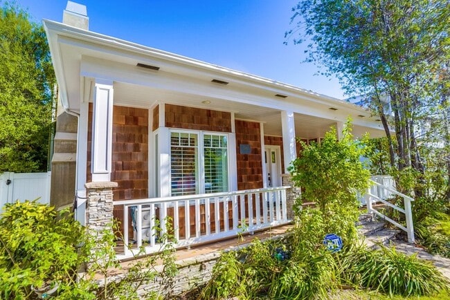 Photo - Beautiful 4 Bed/4 Bath Family Home w/pool Available Now!!