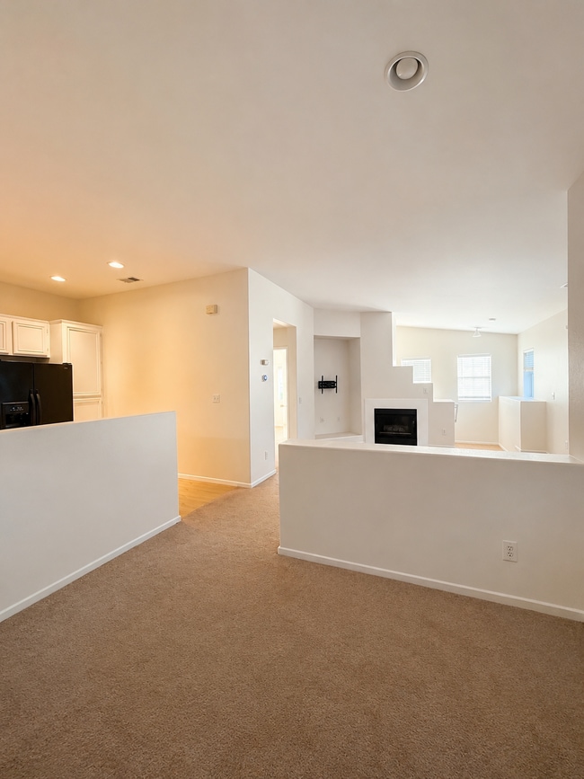 Building Photo - 2010 Azure Cv Unit 8