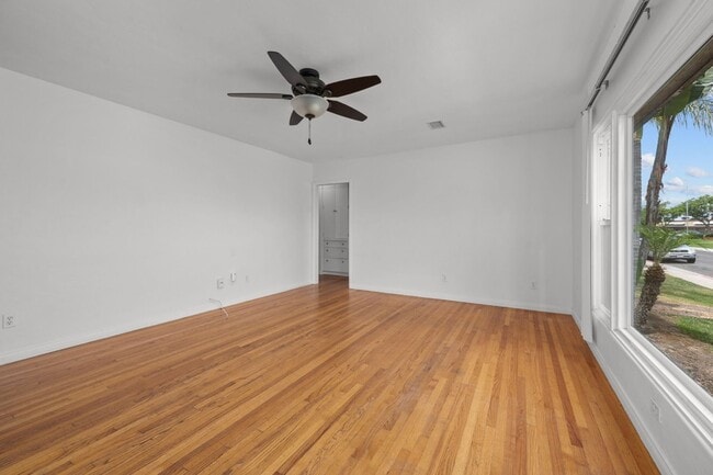 Photo - Dual private outdoor spaces!