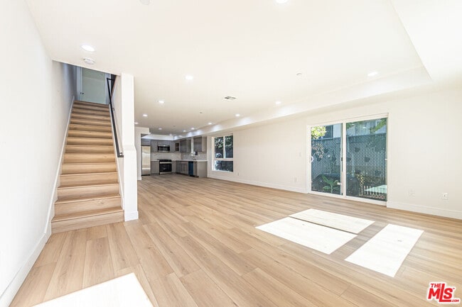 Photo - 6021 1/2 Romaine St