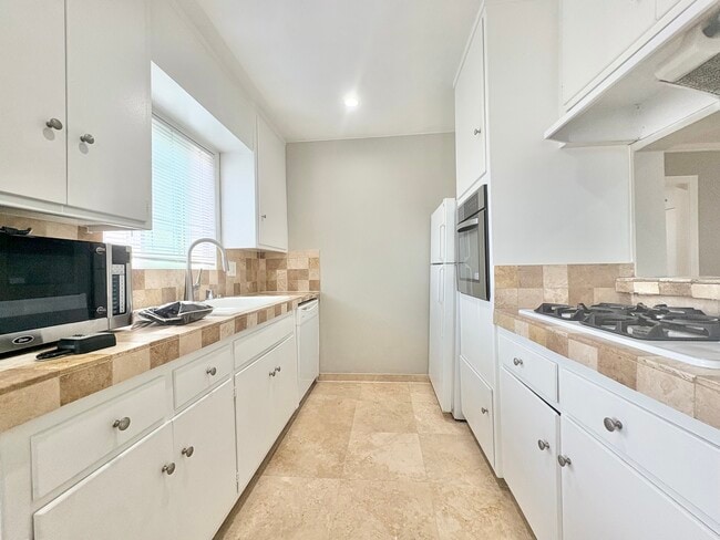 Building Photo - 1619 Colby Ave Unit 7 Rental
