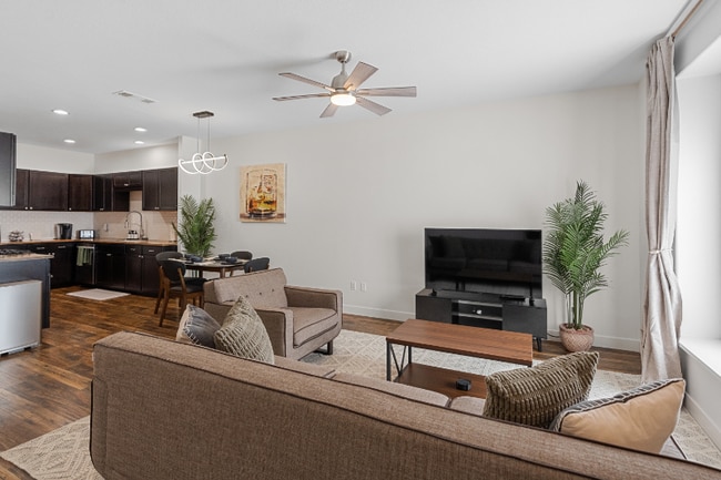 Photo - 47395 Monroe St Unit 264