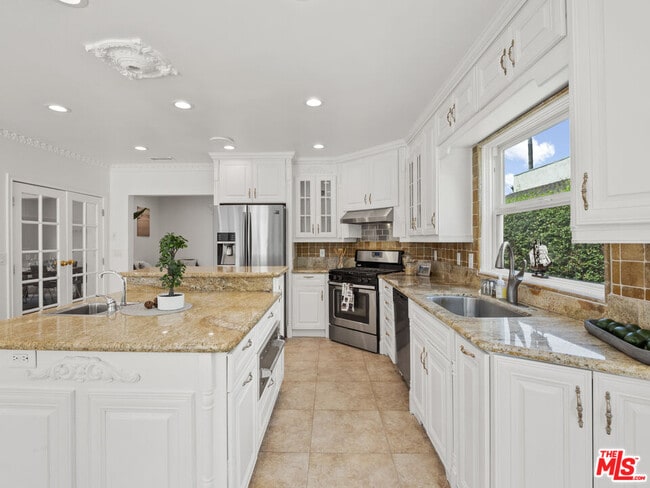 Photo - 482 S Sherbourne Dr