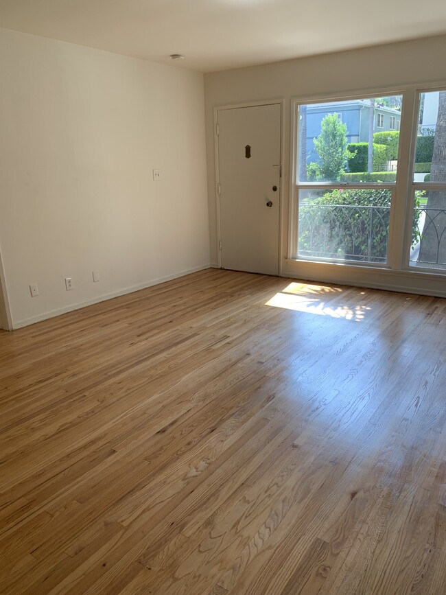 Building Photo - 408 N Doheny Dr Unit #6