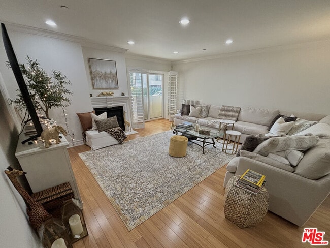 Building Photo - 1828 Glendon Ave Unit 103