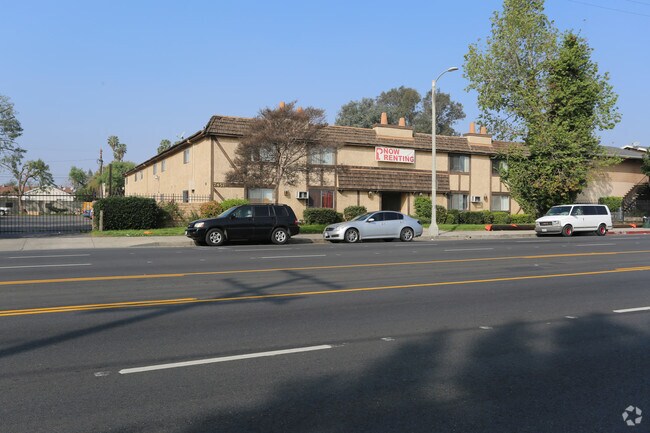 Woodman Court - Woodman Court Apartments