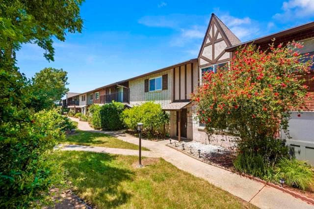 Building Photo - 749 S Mollison Ave