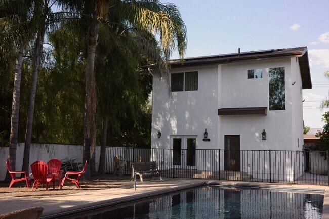 Photo - 10916 Arleta Ave
