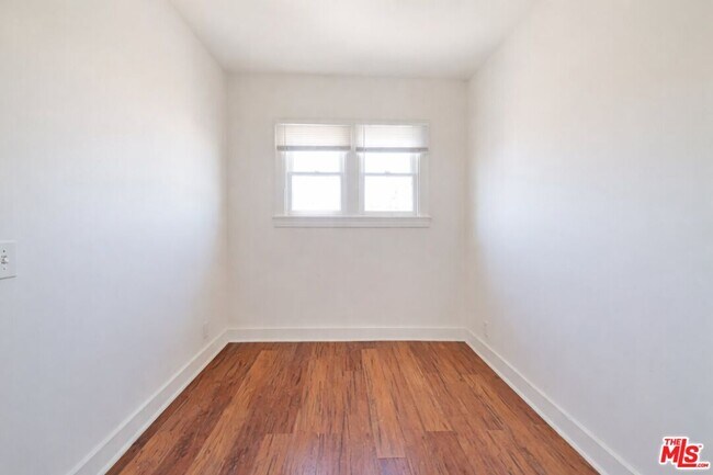 Photo - 537 S Kenmore Ave Unit 300