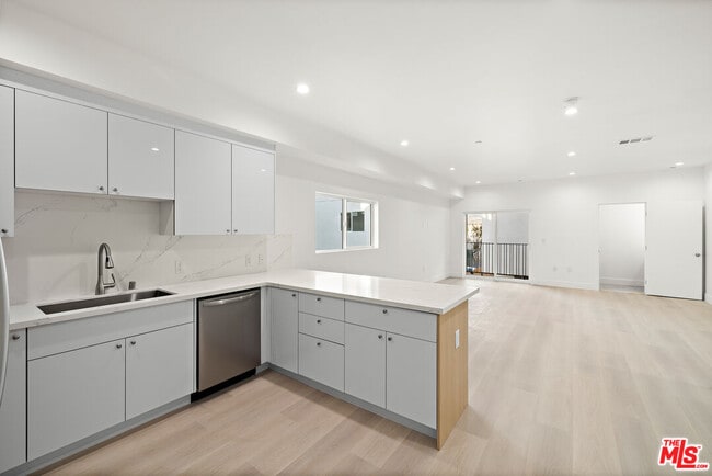 Photo - 5651 Case Ave Unit 3