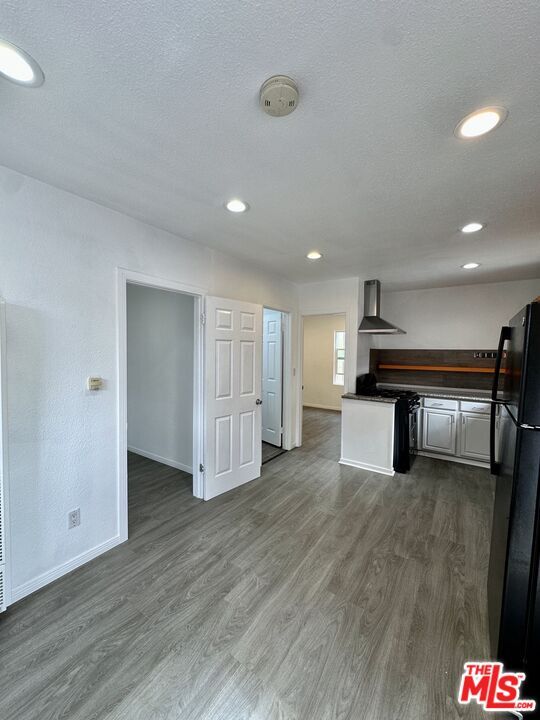 Photo - 523 1/2 W 56th St