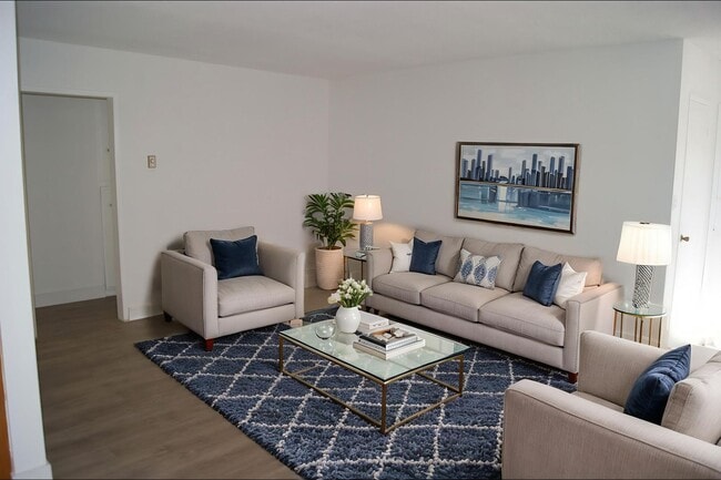 Building Photo - 156 Unit 156-5