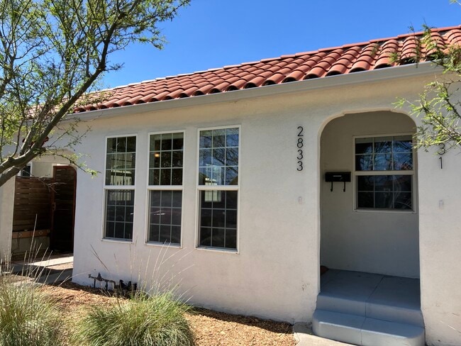 Building Photo - 2833 S Victoria Ave Unit Duplex West Adams
