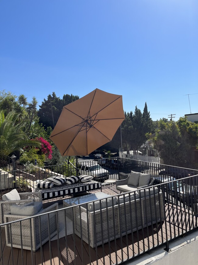 Outside Downstairs - 912 Sanborn Ave Unit 912