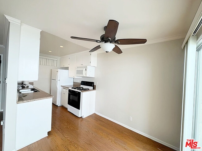 Photo - 1323 S Carmelina Ave Unit 104