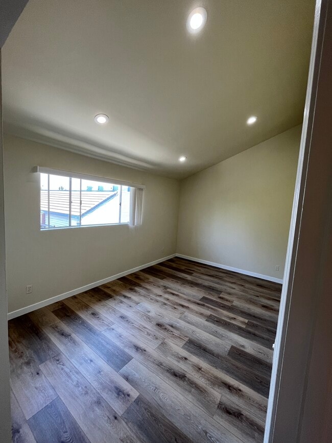 Primary Bedroom - 550 W Lambert Rd Unit A