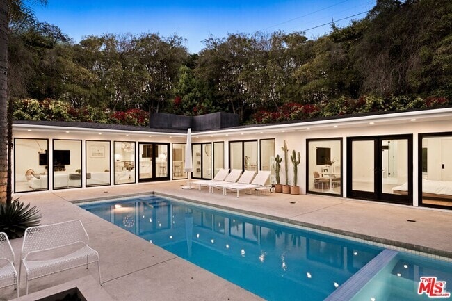 Building Photo - 2872 Nichols Canyon Rd Rental