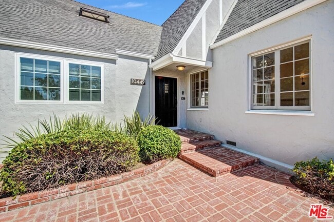 Photo - 10449 Holman Ave