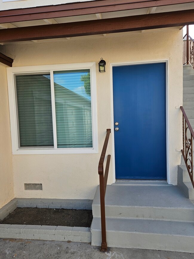 Building Photo - South Gate Unit B Rental