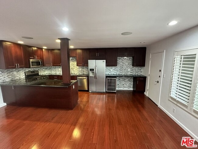 Building Photo - 2721 2nd St Unit 207