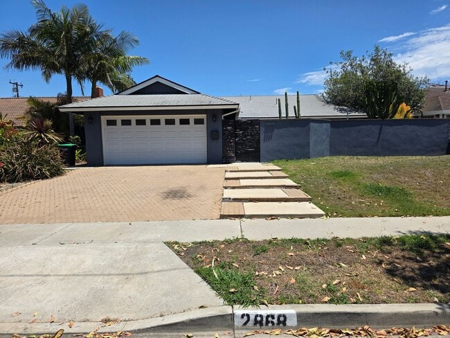 Building Photo - Highly Desirable Costa Mesa Residence – Don't Miss Out!