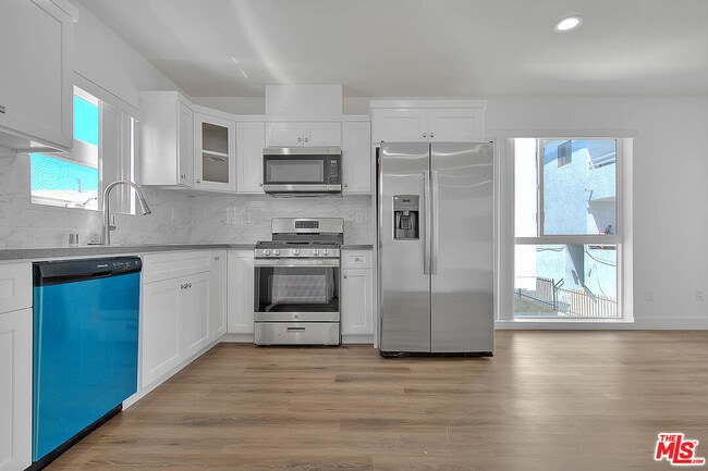 Photo - 967 1/2 Wilton Pl Condo