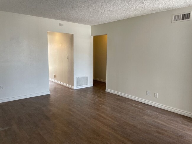 Photo - Lovely 2 bed, 2 bath Duplex Home in Orange Unit A