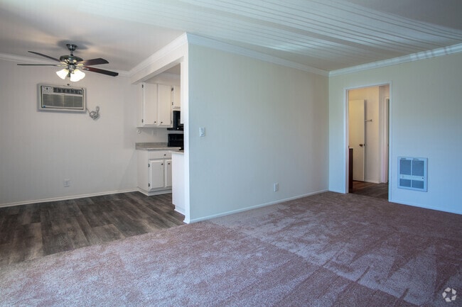 2BR, 1BA - 950 SF - Casa Walker