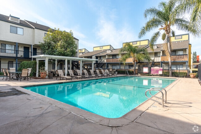 Pool - Highlander Park Apts