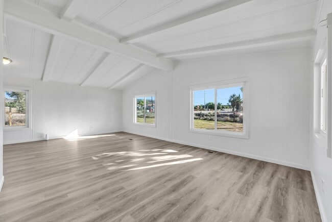 Photo - 3 bedroom home in a huge lot