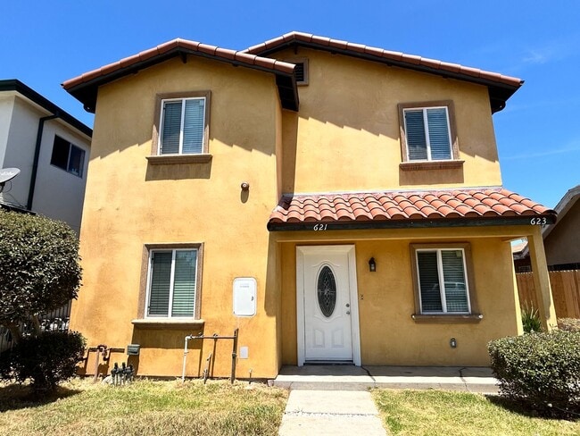 621-623 W Imperial Hwy - 621-623 W Imperial Hwy Apartment Unit 621
