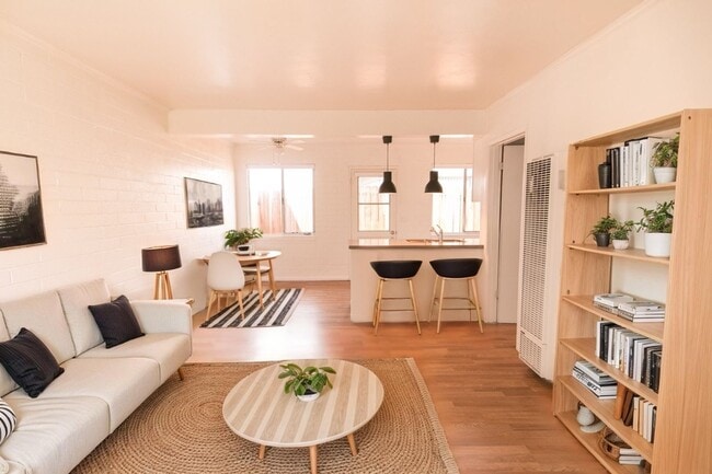Building Photo - Charming 1br/1ba with Mid Century Touches in Ocean Beach/Point Loma Unit 4493