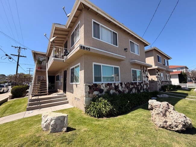 Building Photo - Completely Remodeled 2 Bed, 1 Bath in San Pedro w/ Garage Parking! Unit Grand Ave-1845 #2