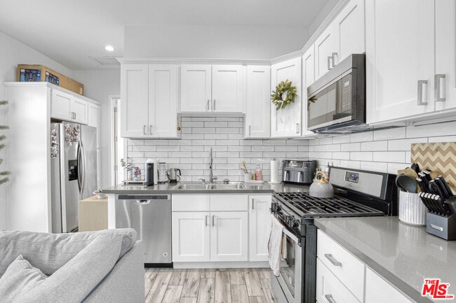 Photo - 7310 Woodley Ave