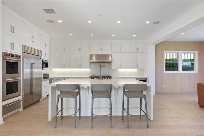 Photo - 20448 Liverpool Way