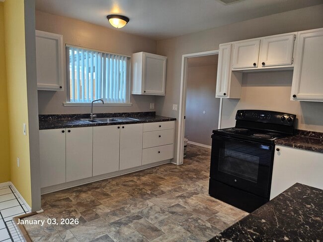 Photo - 42405 Iowa St