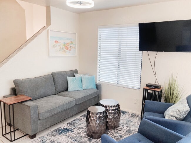 Photo - 812 Liverpool Ct