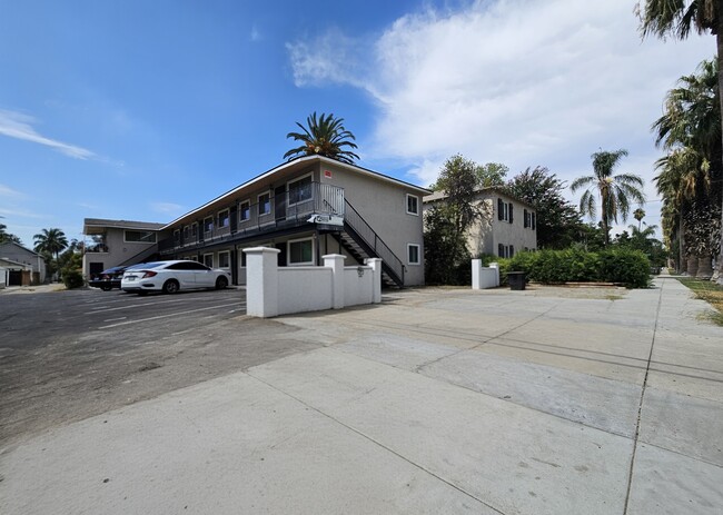 Building Photo - Bahama Palms Rental