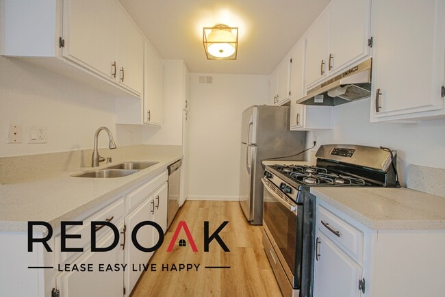 Photo - 11817 Victory Blvd Unit 210