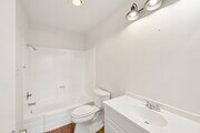 2BR, 2BA - 1,000SF - Bathroom - Whispering Pines Apartments